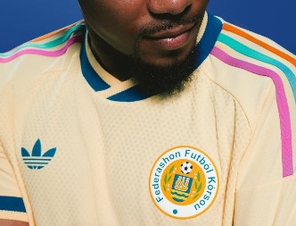 OŠTAR IZGLED, SMELI AKCENTI Dres debitanta na Mundijalu digao planetu na noge, obukla ga i naša lepotica