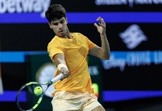 ALKARAZ SPUSTIO NA ZEMLJU MOMKA KOJI OBEĆAVA Španac lako do trećeg kola Majamija