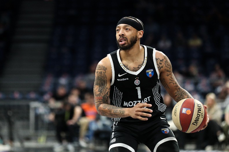 DRUGA PONUDA Partizan se opasno otvara za Karlika