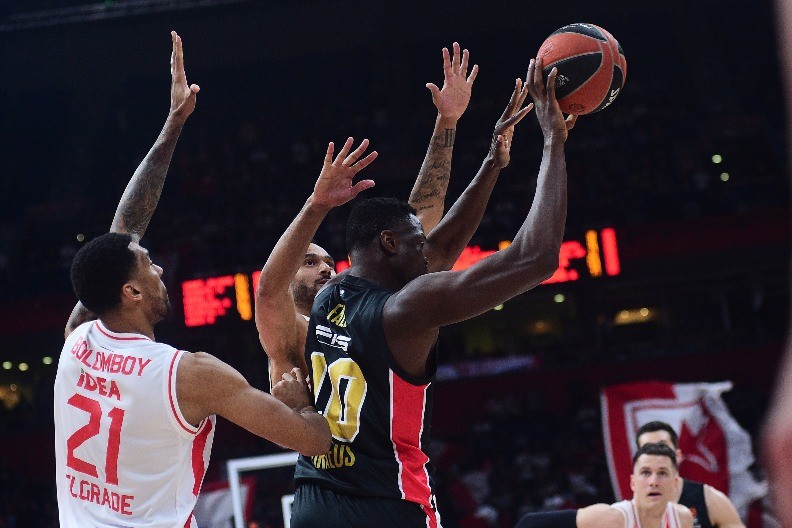 POJAČANJE U ZAVRŠNICI SEZONE Milutinov i Džons dobili konkurenciju u Olimpijakosu