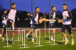 ORLOVI SE ZAGREVAJU PRED CRVENU FURIJU Fudbaleri Srbije na treningu pred mečeve sa Španijom i Saudijskom Arabijom 