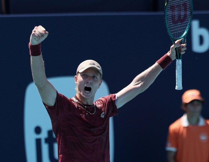 TENISKA ZVEZDA JE ROĐENA Zasenio i Alkarasa, prošao u četvrtfinale Majamija i napravio senzaciju