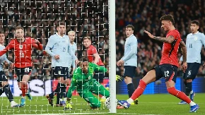 ŠOKANTNA SCENA Engleski reprezentativac dao gol, pa izviždan