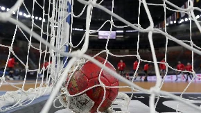 HAOS U CRNOJ GORI Sevale pesnice, nije se znalo ko koga bije (VIDEO)