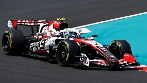 JEZIV UDES NA TRCI FORMULE 1 Vozač iz bolida izašao sa vidnom povredom (VIDEO)