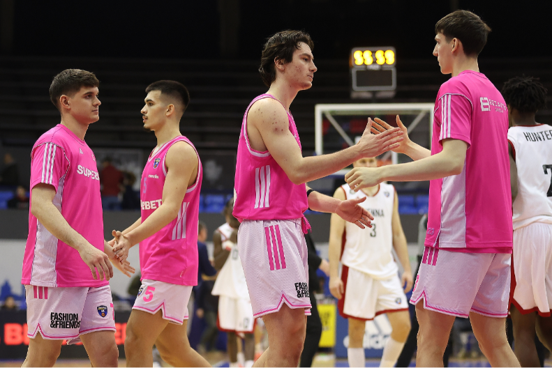 OBLAČI ROZE DRES Mega dovela Amerikanca