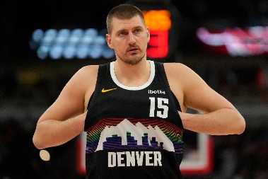 AMERI PODIVLJALI Zbog ovih poteza je Nikola Jokić na stubu srama (VIDEO)