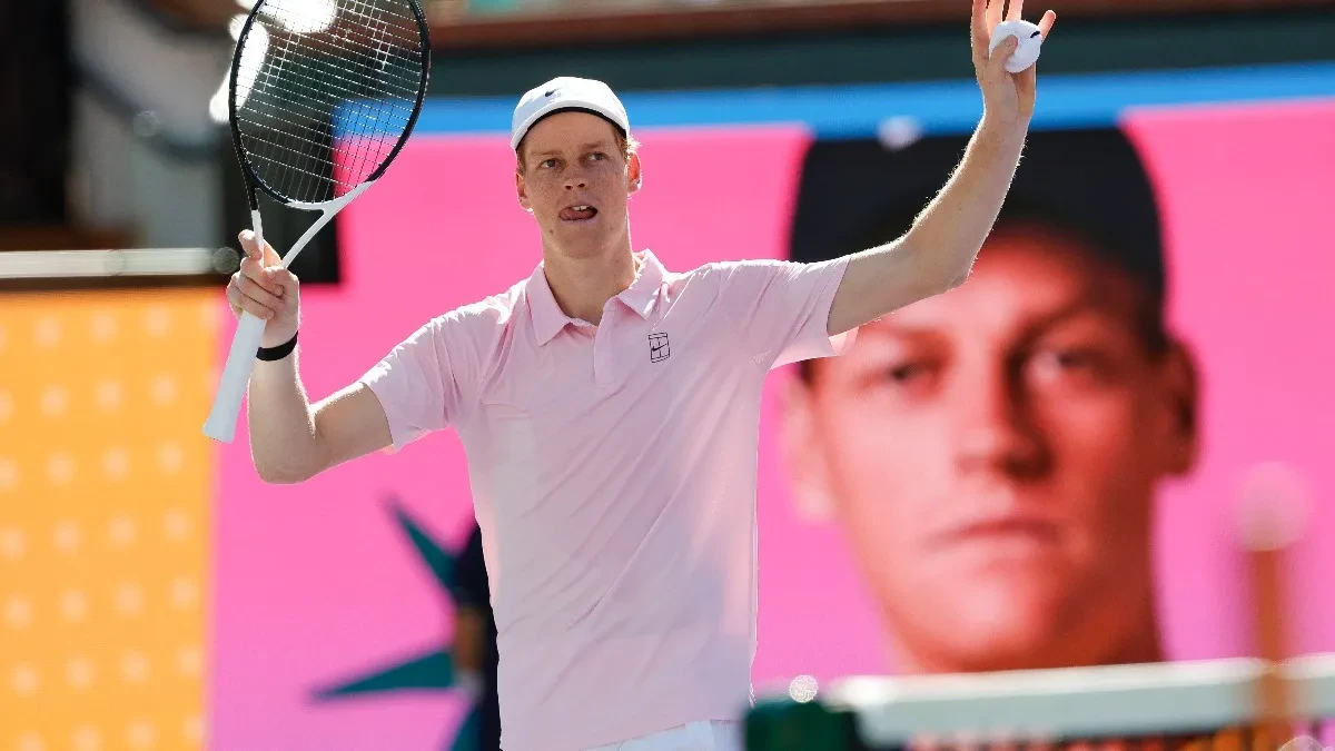 NIJE ZNAO ŠTA GA JE SNAŠLO Janik Siner "napadnut"! (VIDEO)