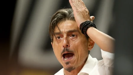 "IGRAJU SA OSMORICOM, CRVENO-BELA TELEVIZIJA" Janakopulos potpuno pobesneo posle poraza od Olimpijakosa 