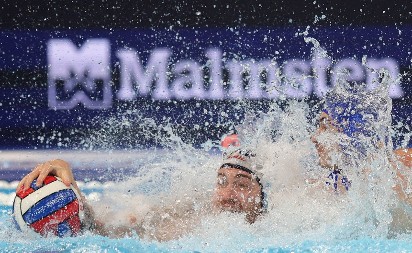 POTPUNI HAOS U KOMŠILUKU Hrvati neće u bazen sa Crnogorcima: Ovo je politička odluka i opasan presedan