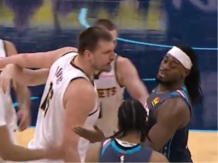 "NISAM SMEO TO DA URADIM" Košarkaš Oklahome se oglasio posle sukoba sa Jokićem