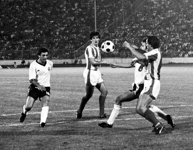 "ZVEZDAŠI" GA PAMTE PO GOLU PROTIV MADRIĐANA Igrao za Jugoslaviju, postao je legenda Zvezde i obukao dres Reala - sada radi za poštu