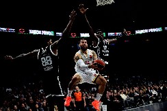 BUKTI SVE U MONAKU Majk Džejms se oglasio posle napada na saigrača