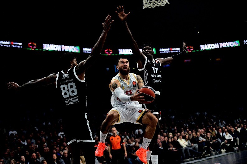 BUKTI SVE U MONAKU Majk Džejms se oglasio posle napada na saigrača