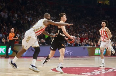 CRVENA ZVEZDA - BAJERN Ludnica u Areni