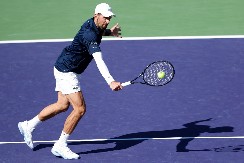 TRIJUMFALAN POČETAK Novak izgubio prvi set, pa slomio Majhšaka i otišao u treće kolo