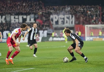 VOJVODINA DIŠE ZA VRATOM PARTIZANU Novosađani "projektilom" Savićevića i sa dva penala u nadoknadi, srušili crno-bele na Karađorđu