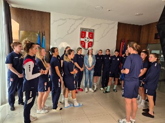 VELIKO SRCE NAŠIH FUDBALERKI Dnevnice i ušteđevina donirani za lečenje saigračice