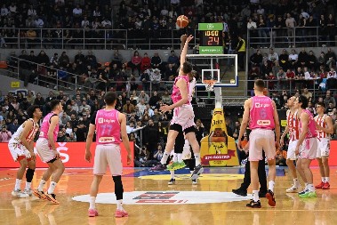 KRENULI KA PLEJ-OFU Mega ubedljiva protiv "studenata"