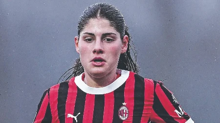 U GRADU MODE Sara se vratila pod reflektore fudbalske slave, blista i van terena