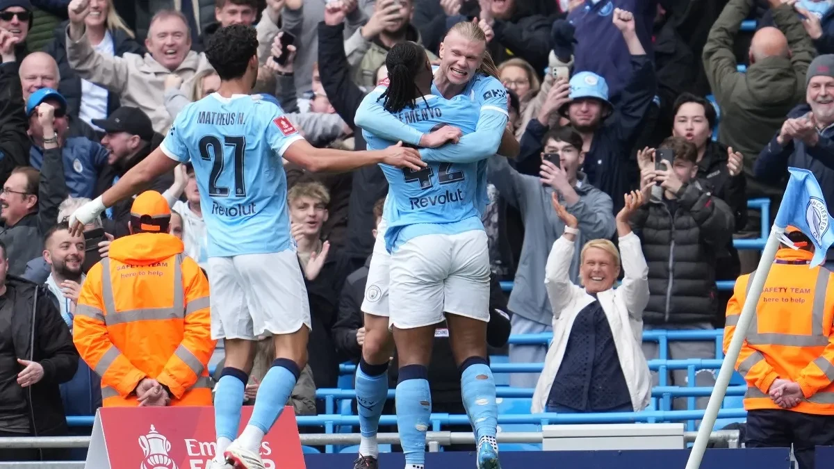 SITI JE ŽIV, ŠAMPIONSKA TRKA POČINJE "Građani" iskoristili poklon Arsenala i vratili se u igru za trofej, Čelsi se raspao