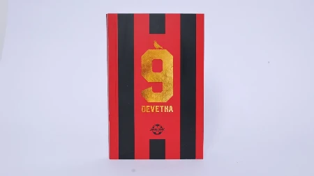 OBJAVLJEN ROMAN "DEVETKA" Priča o mentalnom zdravlju, zavisnosti i traumama u svetu fudbala