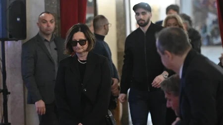 SVI SU STALI KADA SU ONI UŠLI U SALU Ovo su supruga i sin Duška Vujoševića (FOTO)