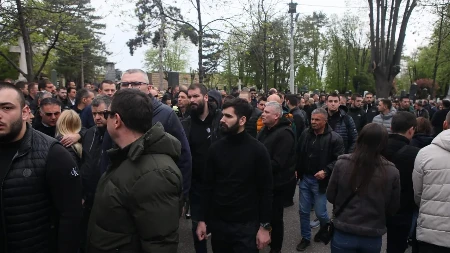 STIGAO JE I ON Bivši NBA košarkaš na sahrani Duška Vujoševića (VIDEO)