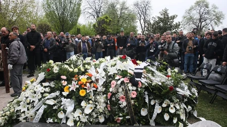 EMOCIJE, SUZE I PRIZORI KOJI KIDAJU DUŠU Duško Vujošević ispraćen uz čuvene pesme