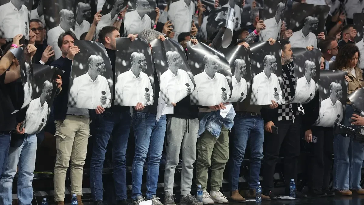  POSLEDNJI POZDRAV DULETU Legende došle da odaju počast Dušku Vujoševiću (VIDEO)