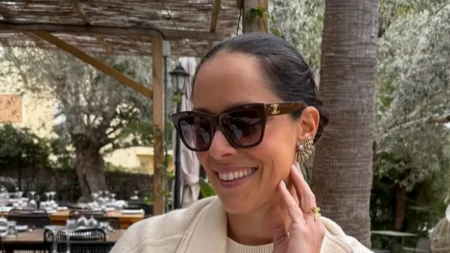 BLISTA Ana Ivanović u zagrljaju dva muškarca