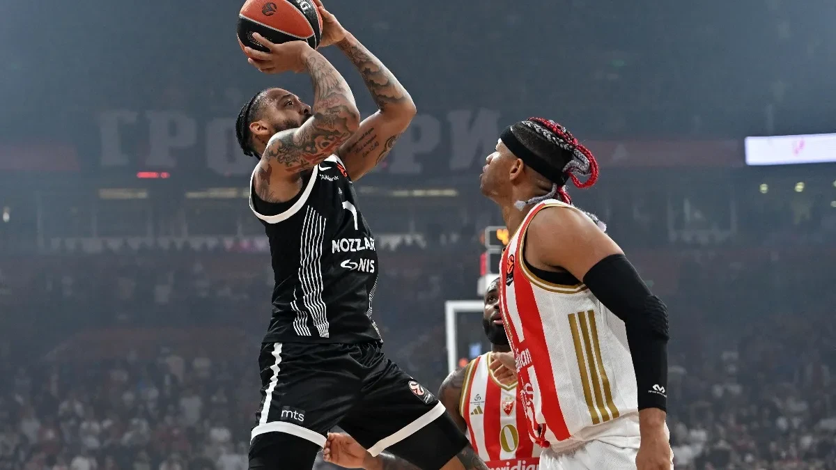 BURNO U FINIŠU DERBIJA Utakmica prekinuta zbog "delija"