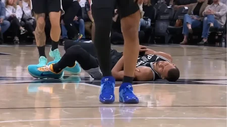 ONESVESTIO SE Vembi dva puta udario glavom u parket i ostao da leži (VIDEO)