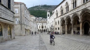 SKANDAL U HRVATSKOJ Deo tribina se urušio na stadionu, ima povređenih 