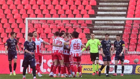 PONUDE STIŽU SA SVIH STRANA Zvezda odbila ogroman novac