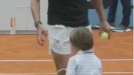 KRV NIJE VODA Sin Rafe Nadala ima tri godine, izašao je na teren i ostavio sve bez reči (VIDEO)