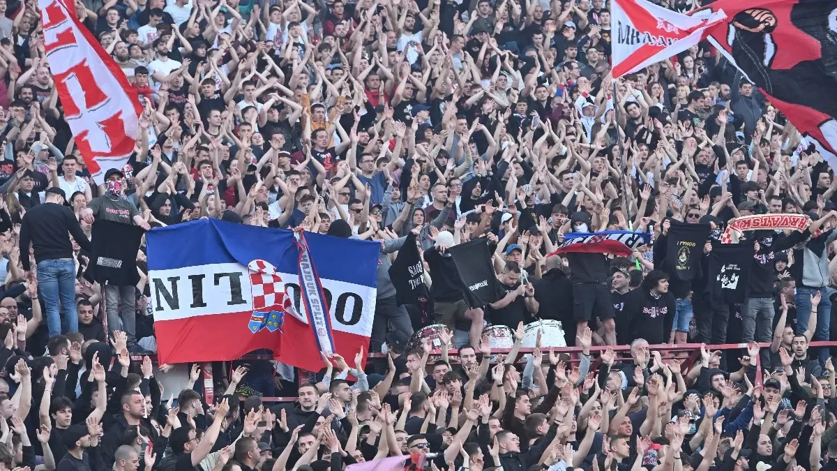 Isplivala fotografija hrvatskih navijača pre nego što su im "delije" otele zastave i obeležja