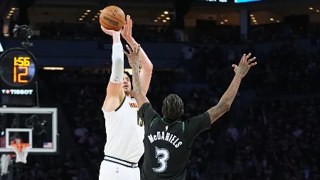 ŠOK NA JOKIĆEVOJ UTAKMICI Imamo najbolji koš ikada, a nije ga dao igrač!? (VIDEO)