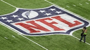 UMRO DŽOŠ MAURO Američki sport zavijen u crno