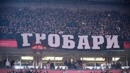 LUDNICA POSLE POBEDE Veliko slavlje navijača i igrača Partizana nakon derbija