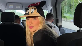 PRVI PUT S MAMOM... Brazilka uči decu da navijaju za asa Reala