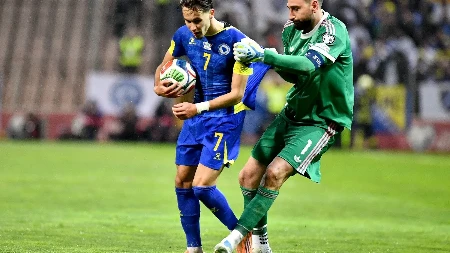 DETALJ KOJI JE REŠIO MEČ U ZENICI Pojavio se snimak, ovako je dečak ukrao ceduljicu Donarumi (VIDEO)