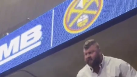 JOKIĆEV BRAT SE UMALO POTUKAO Jedan navijač ga razbesneo, on mu poručio samo jedno (VIDEO)