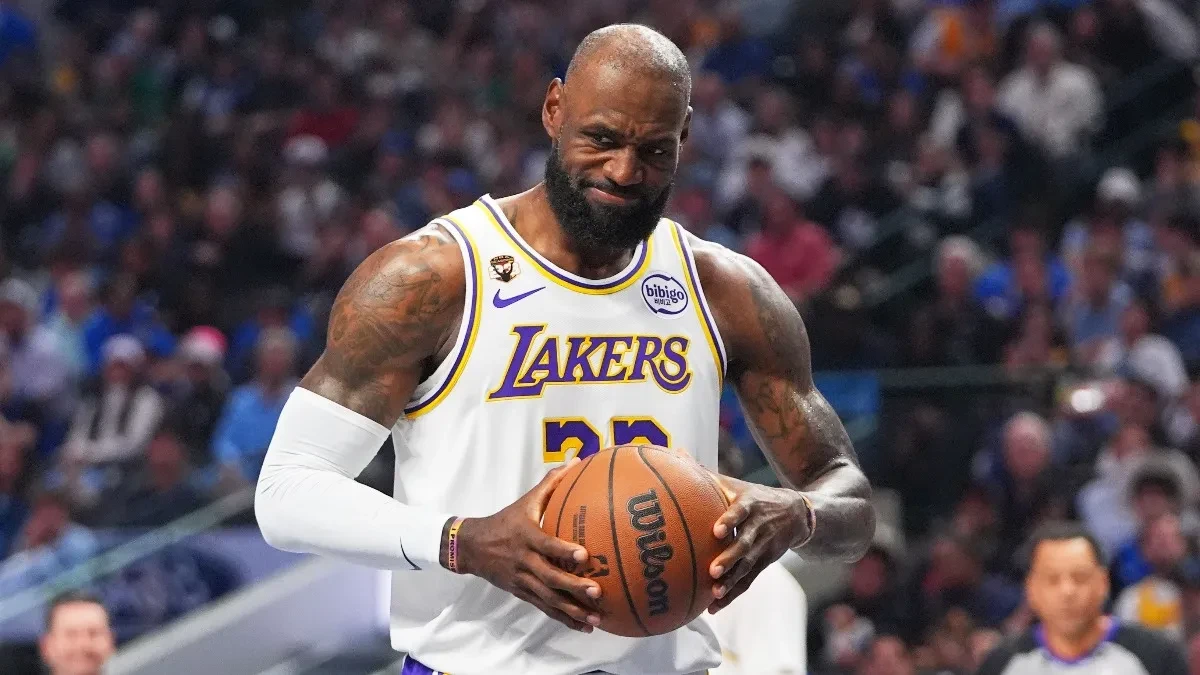 LEBRON URLAO NA SINA Broni ga izbacio iz takta, neprijatna scena na utakmici Lejkersa (VIDEO)