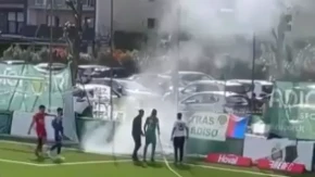 NASTAO HAOS Bivši reprezentativac Italije gasio požar u toku utakmice (VIDEO)