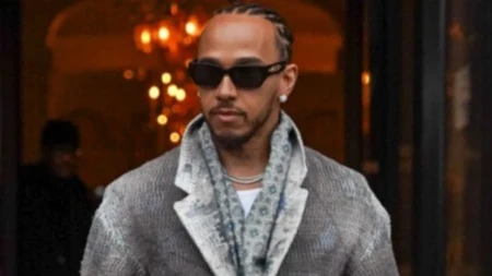 NA PREDNJEM SEDIŠTU MOG FERARIJA Hamilton provozao rijaliti zvezdu: Ovo je ludilo