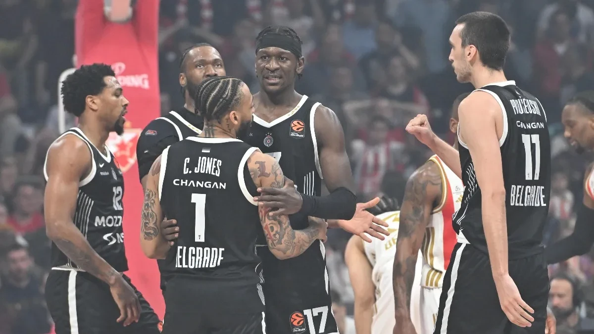EFES - PARTIZAN Crno-beli imaju dvocifrenu prednost na poluvremenu