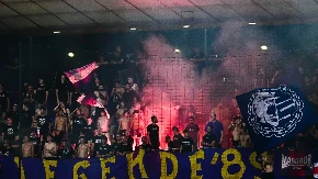 Haos u Sloveniji: Prekinut najveći derbi, golman pogođen bakljom