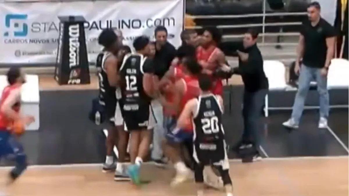 Nezapamćen haos: Opšta tuča na utakmici, sevale pesnice, 11 igrača isključeno! (VIDEO)