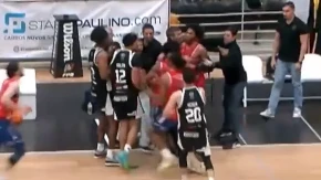 Nezapamćen haos: Opšta tuča na utakmici, sevale pesnice, 11 igrača isključeno! (VIDEO)